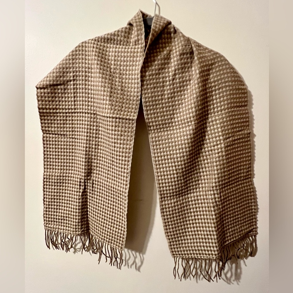 Scottish 100% cashmere cream and tan diamond pattern scarf